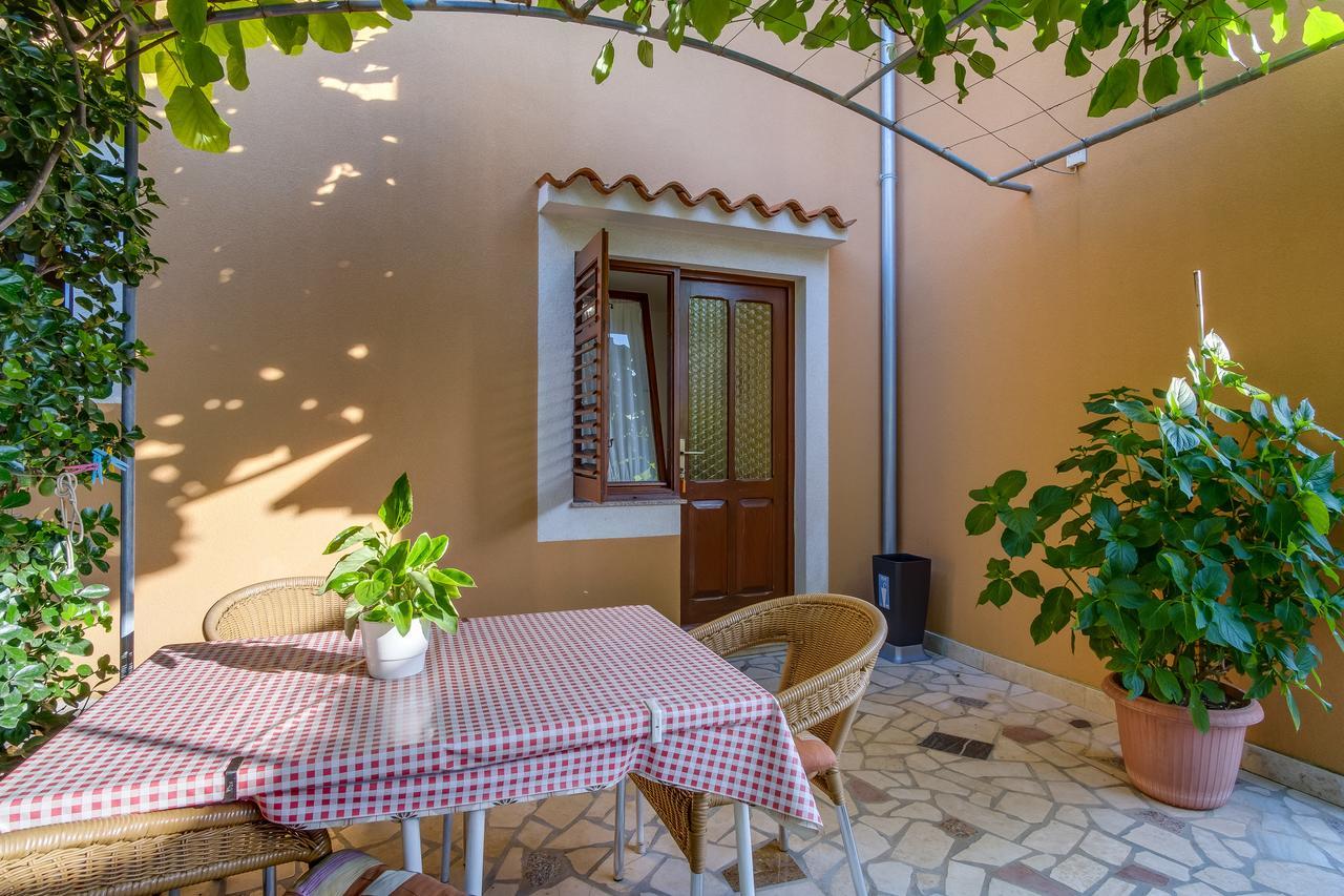 Apartments Beba Mali Lošinj Eksteriør bilde