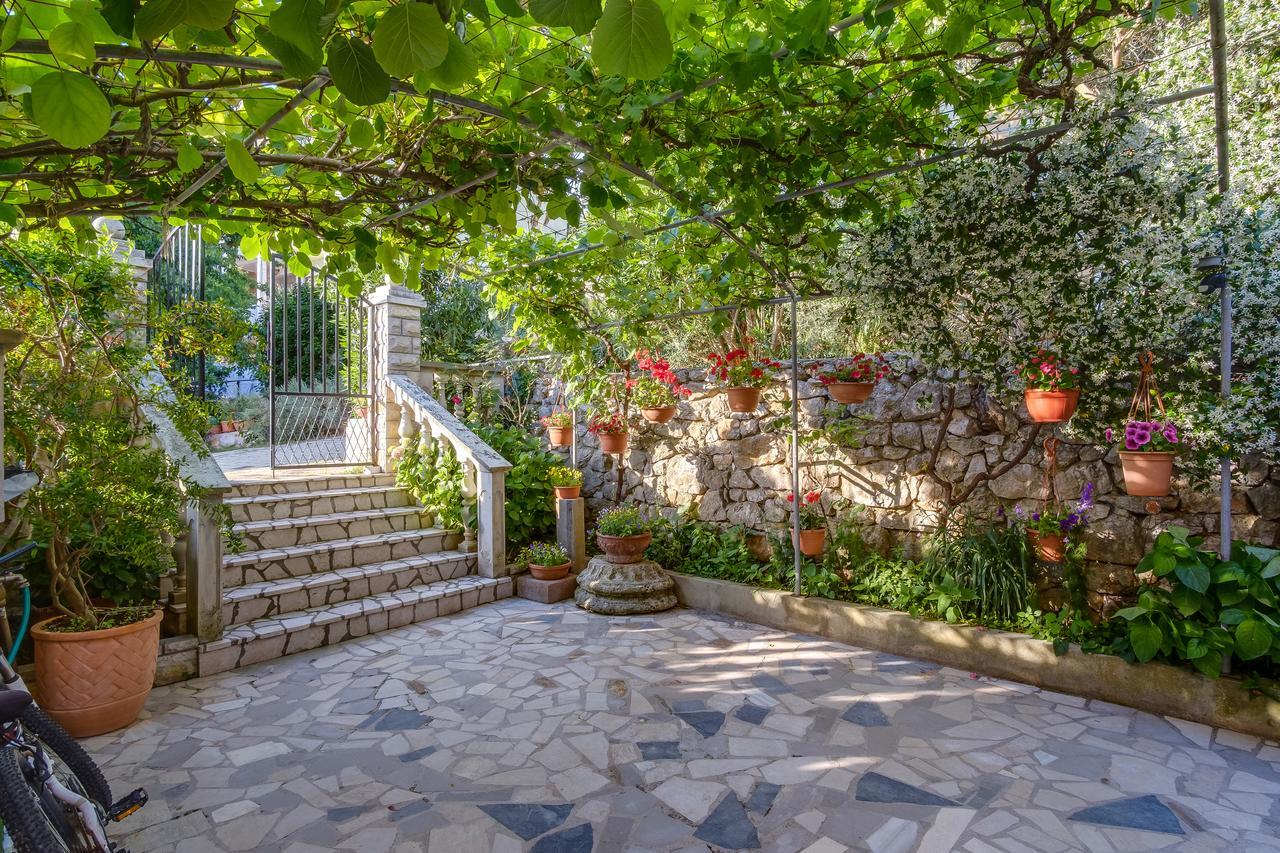 Apartments Beba Mali Lošinj Eksteriør bilde